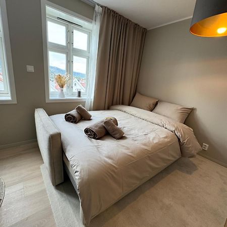 Leilighet I Bergens Vakreste Gate - Nydelig Utsikt Over Innseilingen Til Bergen! Exterior photo