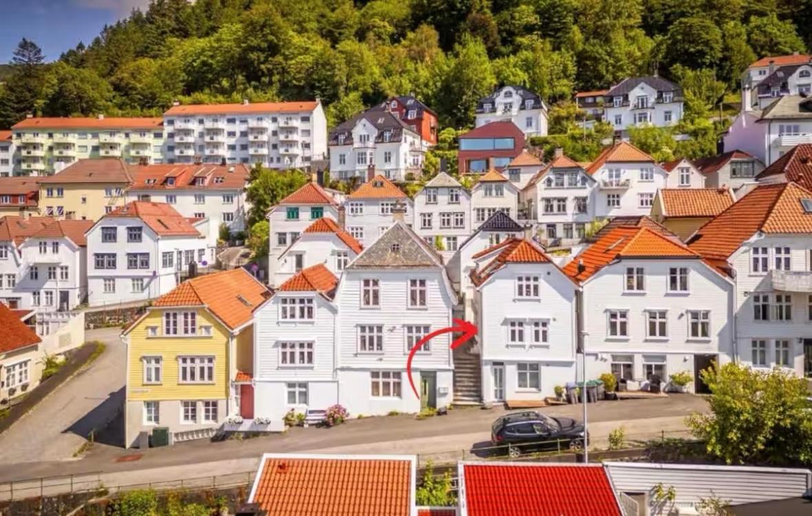 Leilighet I Bergens Vakreste Gate - Nydelig Utsikt Over Innseilingen Til Bergen! Exterior photo